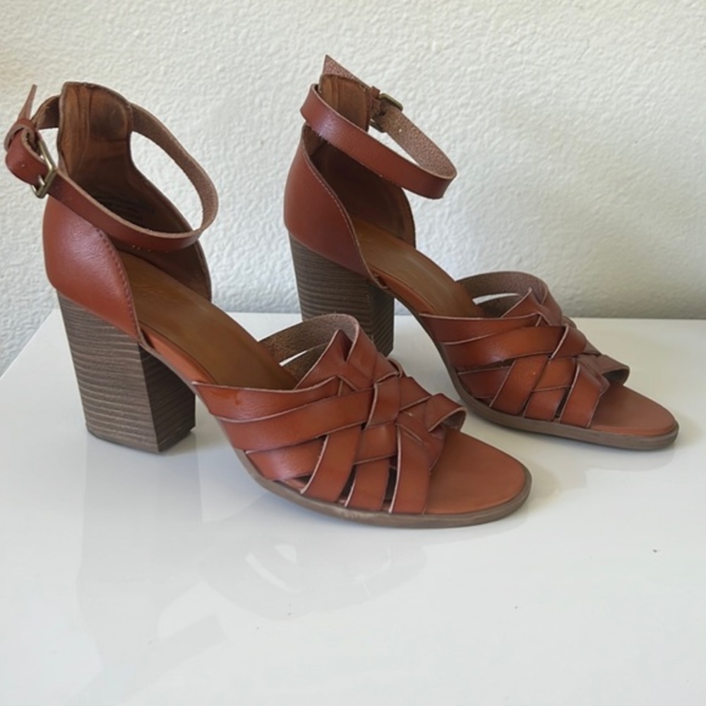 Universal Threads 9.5 Chunky Heel Open Toe Woven Sandal